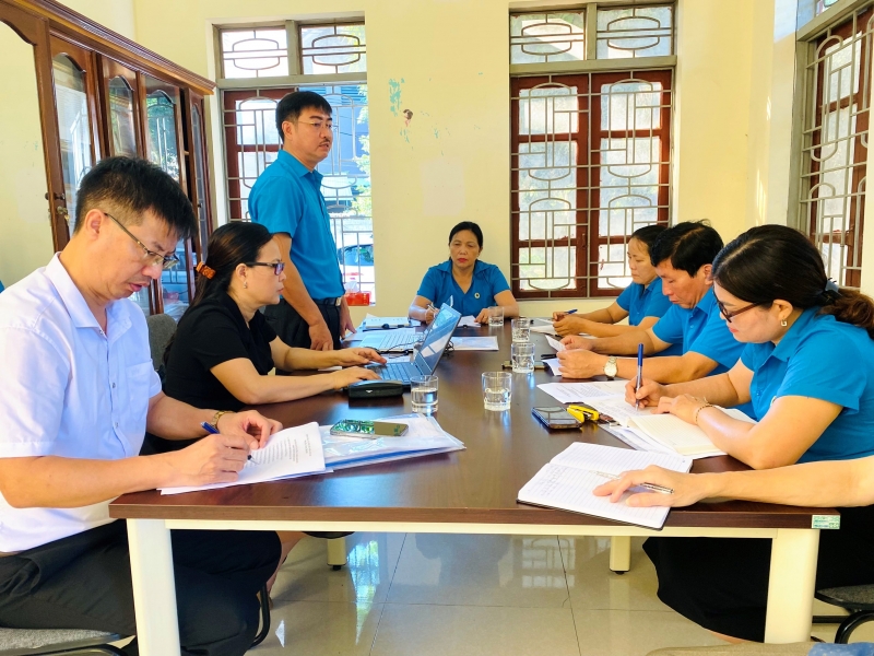 Can Lộc: Hội nghị Ban Chấp hành triển khai nhiệm vụ và xét thi đua khen thưởng khối trường học